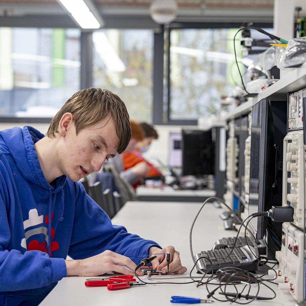 University of Southampton ECS Level 2 Labs